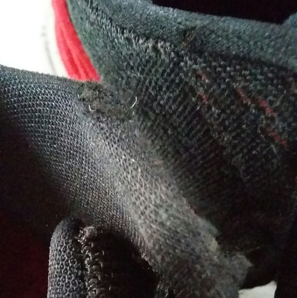Kyrie 5 Breds - Picture 6 of 7